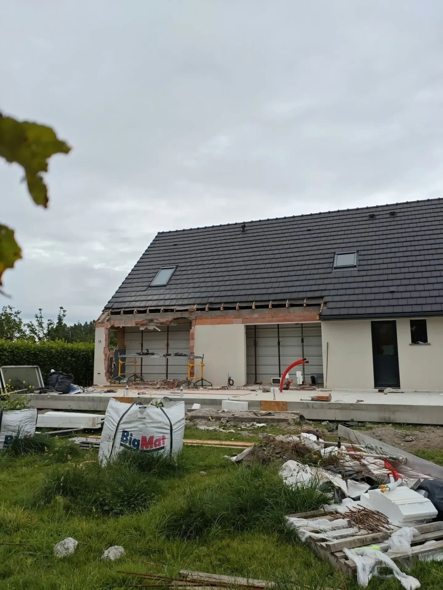 Agrandissement d'une maison et ouvertures sous étais